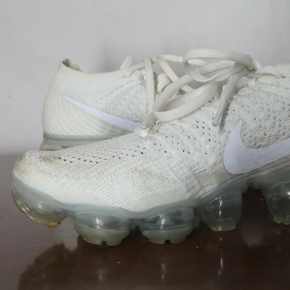 Nike Air VaporMax Flyknit Shoes Womens 7.5 White Running Sneaker 849557-100